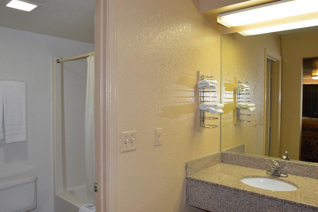 Delux Inn Tulsa Zewnętrze zdjęcie